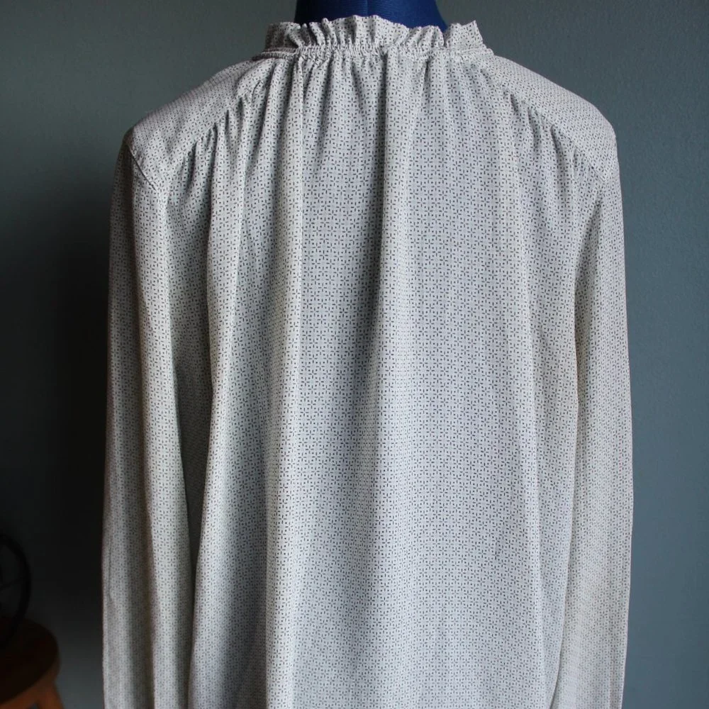 Ann Taylor Factory Women's White With Navy Pattern Tie Neck Long Sleeve Blouse ~ - Picture 5 of 8